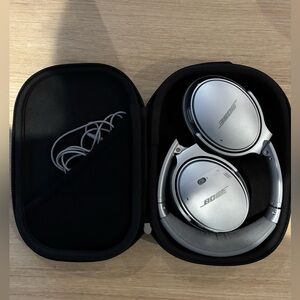 Bose Quiet Comfort Silver Noise-Cancelling Headphones